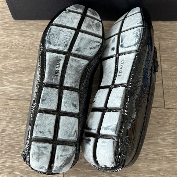 Men’s Prada driving shoes, black patent, size 9 - Picture 6 of 16